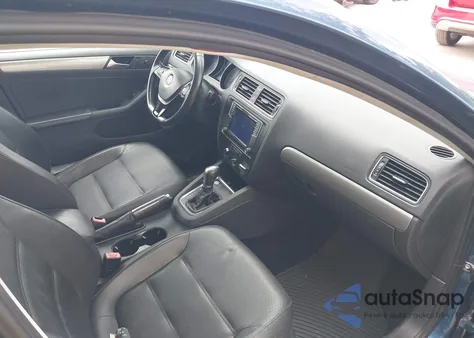 2018 Volkswagen Jetta 1.4T Se/1.4T Wolfsburg Edition z USA, uszkodzony, nr VIN 3VWDB7AJ2JM261704